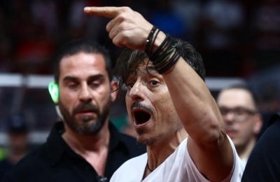 «Είστε ξεφτιλισμένοι, πρέπει να παραιτηθείτε όλοι»!