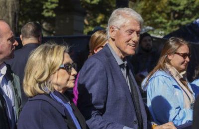 Μπιλ και η Χίλαρι Κλίντον ενόπιων επιτροπής έρευνας του αμερικανικού κοινοβουλίου