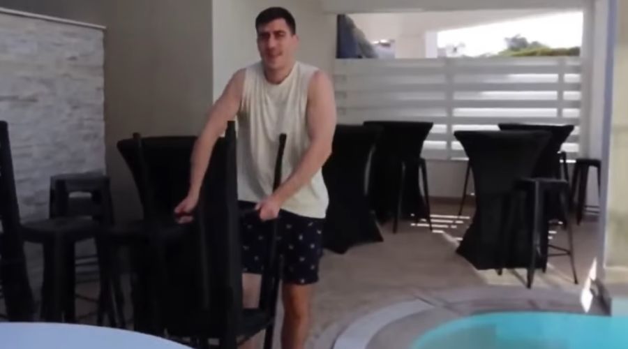 Το «Πολιτικό γραφείο» του Φειδία με την πισίνα και όλες τις ανέσεις