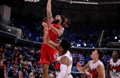 «Βομβάρδισε» την Μπασκόνια κι ελπίζει για δεκάδα η Αρμάνι