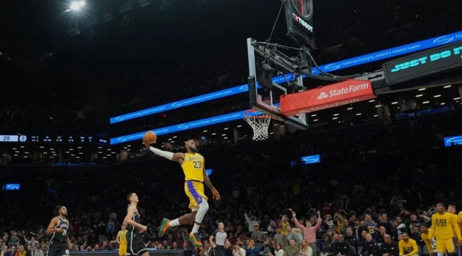 Λεμπρόν και Ντόντσιτς «καθάρισαν» τους Νετς