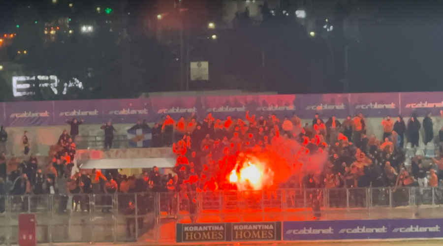 Με συνθήματα και καπνογόνα μετά το τέλος οι ΑΠΟΕΛίστες! (vid)