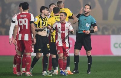 Καταγγέλλει τον Ποντένσε για ρίψη ομπρέλας