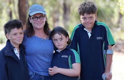 Κολύμπησε 4 χιλιόμετρα για να σώσει τη μητέρα και τα αδέρφια του (VID)