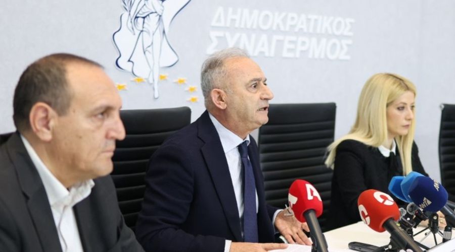 Ο Αβέρωφ Νεοφύτου κατά την παρουσίαση της πρότασης νόμου προς απεγκλωβισμό των εγγυητών δανείων