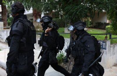 Ρίψεις μολότοφ έξω από το Αριστοτέλειο Πανεπιστήμιο Θεσσαλονίκης, 