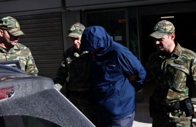 Μεταγωγή του 54χρονου Σμήναρχου που συνελήφθη για κατασκοπεία στο Αεροδικείο Αθηνών 