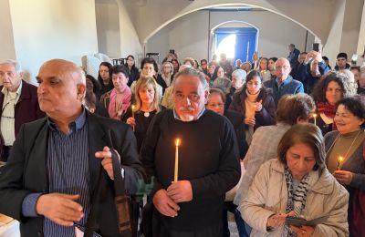 Λαπηθιώτες και μη έσπευσαν να λειτουργηθούν στον Άγιο Θεόδωρο Λαπήθου.