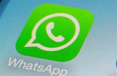 Κυβερνοεγκληματίες εκμεταλλεύτηκαν τη λειτουργία δημιουργώντας ψεύτικες ομαδικές συνομιλίες στο WhatsApp. 