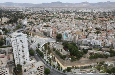 Η Κύπρος παραμένει μεταξύ των οικονομιών με τις καλύτερες επιδόσεις στην ΕΕ, με την ανάπτυξη για το 2025 να εκτιμάται σε περίπου 4%.