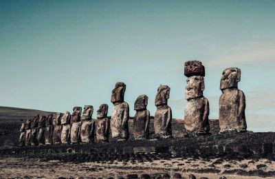 Το Rapa Nui παρουσιαζόταν ως παράδειγμα αυτοκαταστροφής: μια κοινωνία που κατέρρευσε λόγω αποψίλωσης και υπερεκμετάλλευσης των πόρων της.