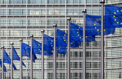 Έφοδος της αστυνομίας στην Κομισιόν για πώληση ακινήτων 900 εκατ.