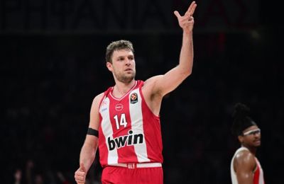 Μέγας Σάσα, καθάρισε το «ερυθρόλευκο» ντέρμπι στο ΣΕΦ