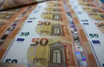 Viral βίντεο σε χρόνο ρεκόρ διάρκειας έγινε ένα βίντεο 45 δευτερολέπτων που δείχνει ένα χαρτονόμισμα 50 ευρώ