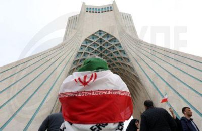 Την ίδια ώρα, ο εξόριστος γιος του τελευταίου σάχη του Ιράν καλούσε τους συμπατριώτες του να κινητοποιηθούν και πάλι.