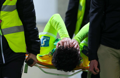 ΑΕΚ: Αποχώρησε με φορείο o Αμίν 