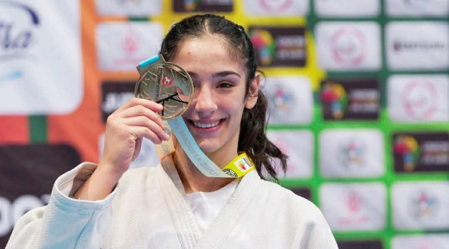 Σάρωσε νέο  χρυσό η Αζινού!!