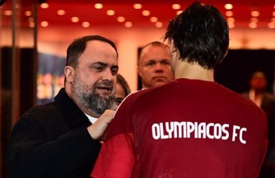 Στου Ρέντη ο Μαρινάκης - Μιλά σε παίκτες και τεχνικό επιτελείο