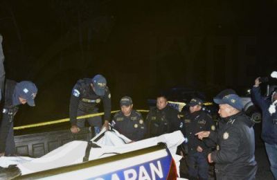 Το λεωφορείο βγήκε από τον δρόμο και ανατράπηκε, αφού έσκασε το πίσω αριστερό ελαστικό του.