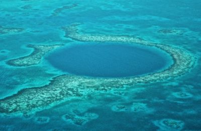 Η βαθύτερη γνωστή «μπλε τρύπα» στον κόσμο φτάνει σε βάθος άνω των 420 μέτρων