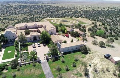 Ο Έπσταϊν κατείχε την τεράστια έκταση του ράντσου, στην έρημο της Σάντα Φε, από τις αρχές της δεκαετίας του 1990 μέχρι τον θάνατό του, το 2019.