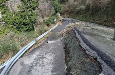 Είναι η δεύτερη φορά που οι κάτοικοι καλούνται να αφήσουν τα σπίτια τους.