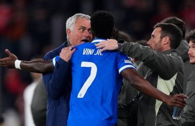 Μουρίνιο: «Δεν θα έπρεπε να τα βάζει με 60.000 κόσμο στο Ντα Λουζ»