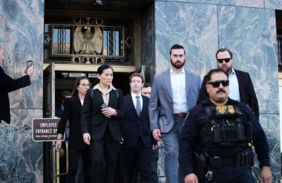 O CEO της Meta Μαρκ Ζάκερμπεργκ εξέρχεται από δικαστήριο του Λος Άντζελες όπου κατέθεσε σε υπόθεση για τη χρήση των μέσων κοινωνικής δικτύωσης από ανήλικους 