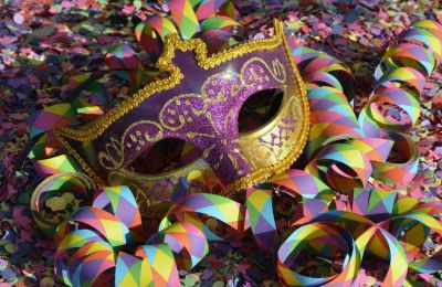 Οι εορτασμοί του Καρναβαλιού, θα ολοκληρωθούν με μεγάλο υπαίθριο καρναβαλίστικο χορό στην πλατεία Παλιού Λιμανιού στις 21:00.