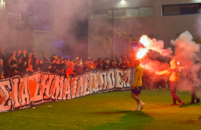 Με φωτοβολίδες οι παίκτες του ΑΠΟΕΛ (vids)