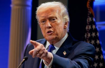 Επιτέθηκε στους δικαστές που ψήφισαν κατά, λέγοντας ότι δεν είναι πατριώτες και ότι είναι «τα τσιράκια των Δημοκρατικών»