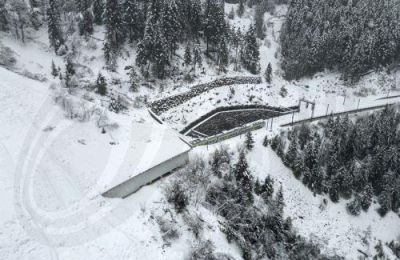 Δύο άνθρωποι παρασύρθηκαν από χιονοστιβάδα και βρέθηκαν αργότερα νεκροί στο χιονοδρομικό κέντρο Ζανκτ Άντον αμ Άρλμπεργκ.