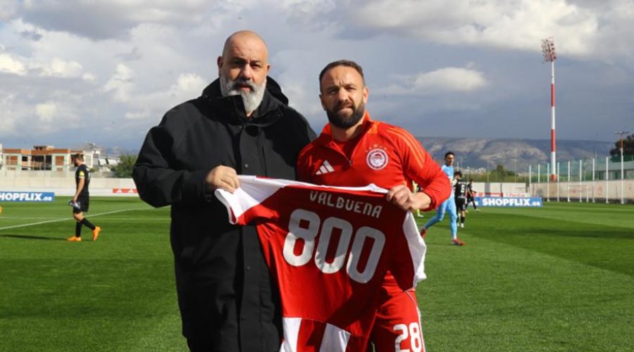 Τιμήθηκε για τα 800 παιχνίδια καριέρας ο Βαλμπουενά