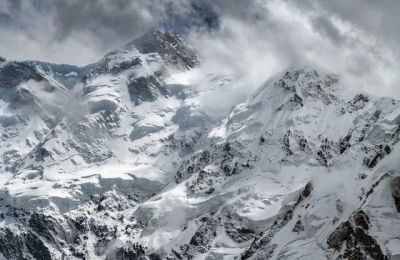 Οι ειδικοί συνιστούν στους σκιέρ να αποφεύγουν να βγαίνουν εκτός πίστας. 