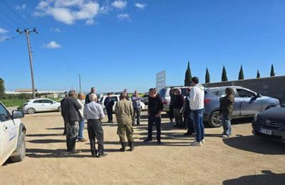 «Απαγορεύεται η μετακίνηση ζώων προϊόντων και υλικών από και προς την εγκατάσταση χωρίς την γραπτή έγκριση των Κτηνοτροφικών Υπηρεσιών».