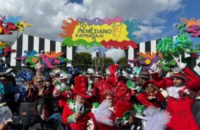  21 συμμετοχές ομάδων χαρακτήριζαν τη φετινή αποκριάτικη παρέλαση. 