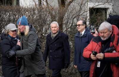  Διερευνάται κατά πόσο έλαβε οικονομικά οφέλη, κατά τη διάρκεια της θητείας του στην Επιτροπή Νόμπελ.