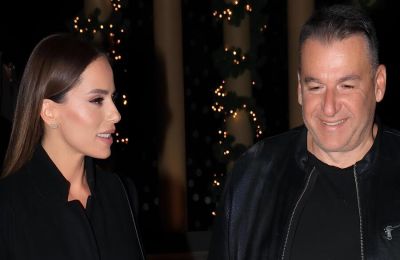 Ο Γιώργος Λιάγκας με τη Μαρία Αντωνά στο live του Χάρη Βαρθακούρη