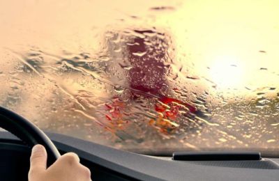 Συσσώρευση νερού στο οδόστρωμα του αυτοκινητόδρομου 