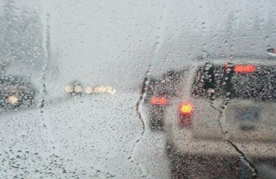 Ολισθηρό οδόστρωμα στον αυτοκινητόδρομο λόγω βροχόπτωσης