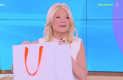 Δίνουν και παίρνουν τα πειράγματα για τον φημολογούμενο γάμο της