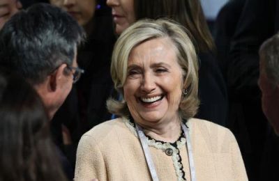 Το γεγονός ότι οι Κλίντον συμφώνησαν να καταθέσουν, έκανε τους Ρεπουμπλικανούς να ακυρώσουν ψηφοφορία σε βάρος τους για περιφρόνηση του Κογκρέσου.