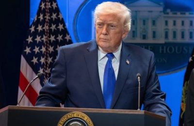 Ο Τραμπ δέχεται εισηγήσεις να «χτυπήσει» πρώτα το Ισραήλ το Ιράν