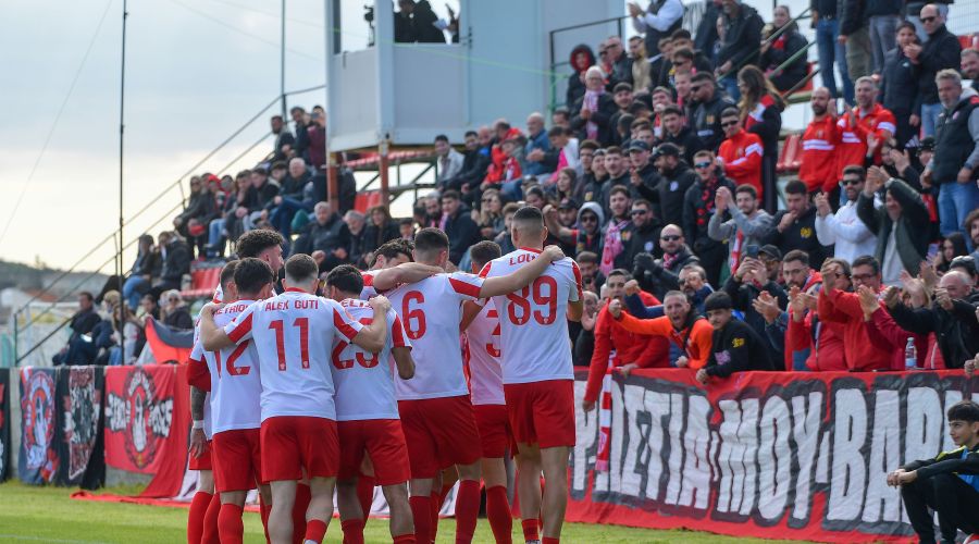 Πρωταθλήτρια από... Φεβρουάριο η Νέα Σαλαμίνα