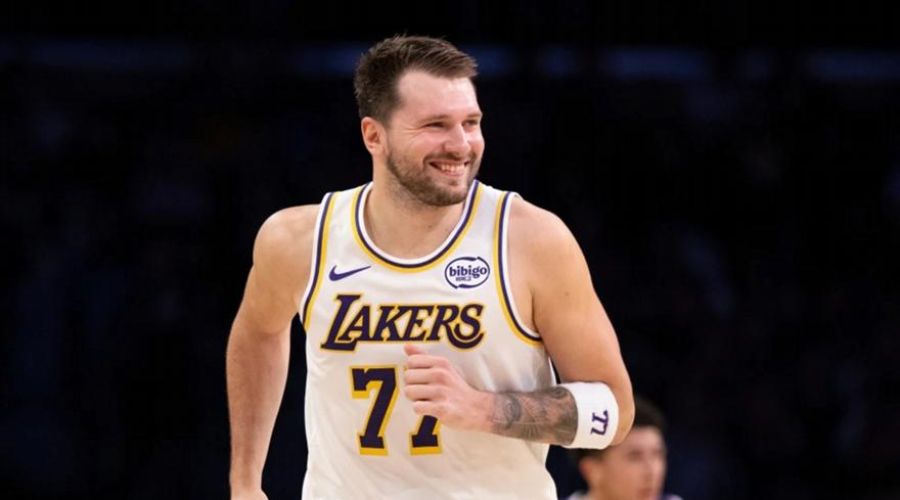 Λούκα και ΛεΜπρόν «καθάρισαν» τους Κινγκς