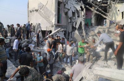 Θρήνος στο Ιράν για τις μαθήτριες του δημοτικού που έχασαν τη ζωή τους από την επίθεση ΗΠΑ και Ισραήλ.