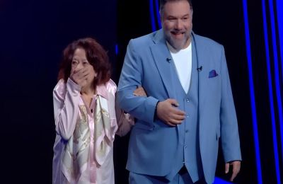 Εδώ και τρία χρόνια προσπαθεί να συμμετάσχει στο τηλεπαιχνίδι γνώσεων «Ποιος θέλει να γίνει εκατομμυριούχος;», ελπίζοντας πως μια συμμετοχή θα μπορούσε να της δώσει μια οικονομική «ανάσα»