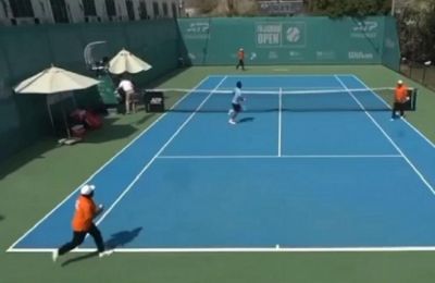 Τενίστες τρέχουν για να σωθούν μετά από επίθεση με drone στα ΗΑΕ (vid)