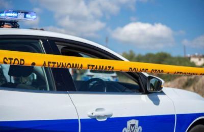 Γίνονται έλεγχοι για πιθανές ζημιές σε άλλα έξι οχήματα που βρίσκονταν στον εσωτερικό χώρο του υποστατικού.