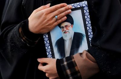 Αναβάλλεται η τελετή για την κηδεία του Αλί Χαμενέι.